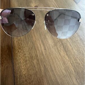 Sunglasses LV original like new